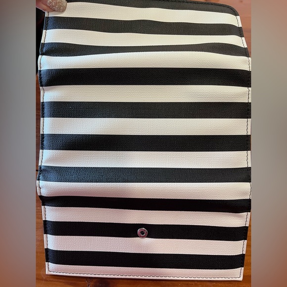 EUC Kut from the Kloth Trifold Card & ID Wallet/ Holder - Picture 4 of 8